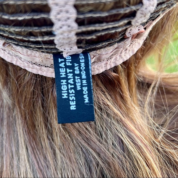 Sepia Strawberry Blonde with highlights wig - Picture 7 of 7